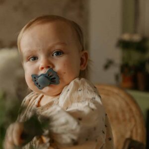 SYMETRICKÝ CUMLÍK FRIGG LUCKY GREAT GRAY, 0-6M, SILIKÓN - Image 6